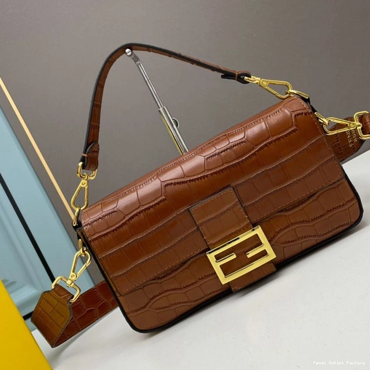 Vintage HOT Medium Baguette Bag Crocodile Brown Fendi In Leather 0817